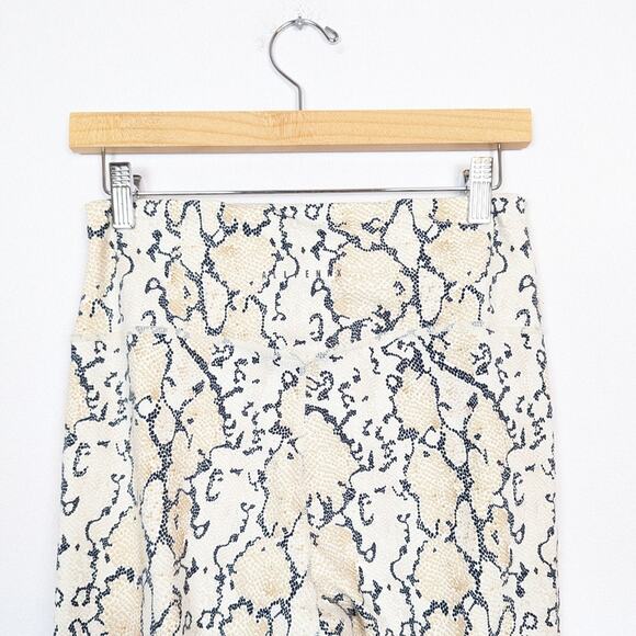All Fenix White Python Snake Print 7/8 Leggings Size L - Picture 5 of 6